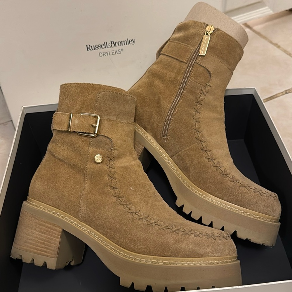 Russell & Bromley Women’s trendy platform boots UK size 41.